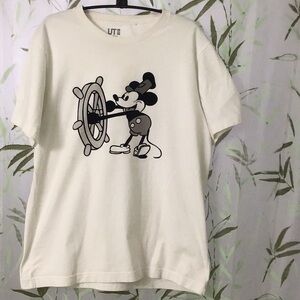 Disney Steamboat Willy White Shortsleeved T Shirt.  Medium.